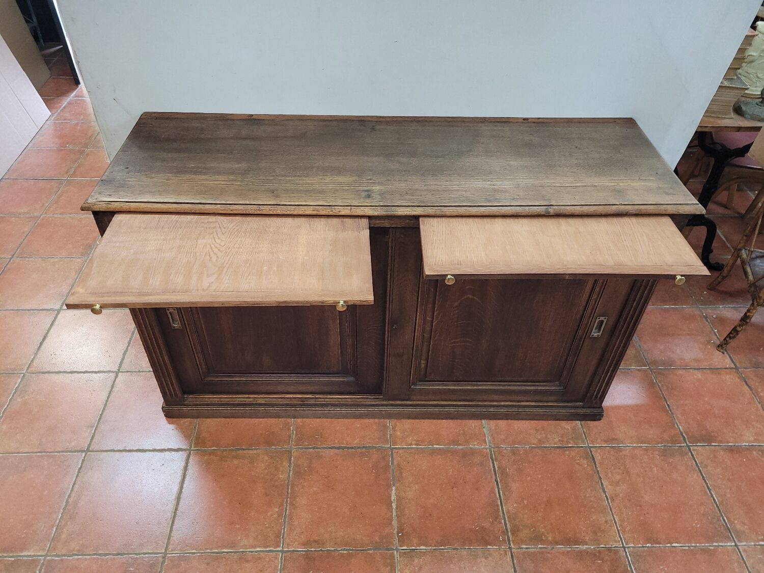 Craft furniture with sliding oak doors