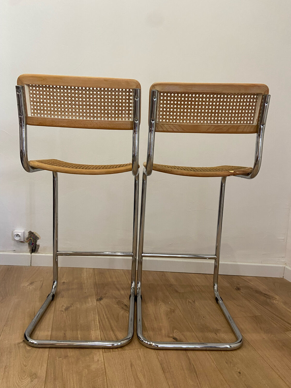 Tabourets de Bar Cesca par Marcel Breuer.