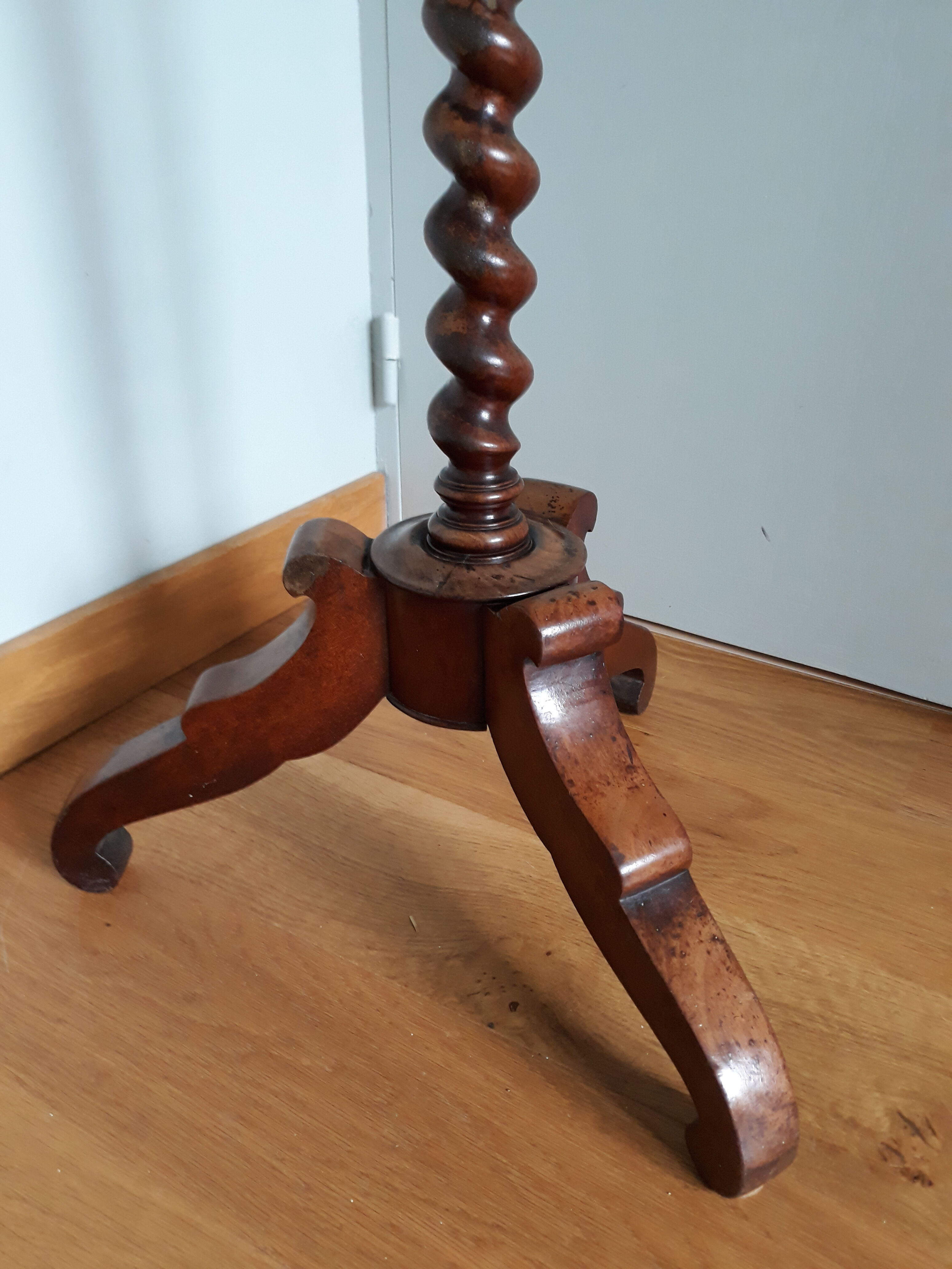 Solid wood side table with spiral base