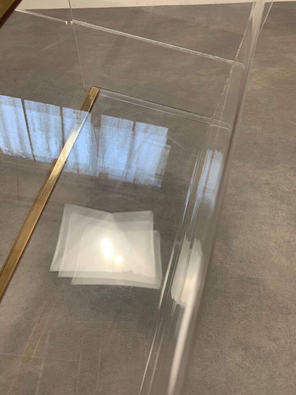 Plexiglass and brass magazine rack from the 70s in Hollywood Regency style.