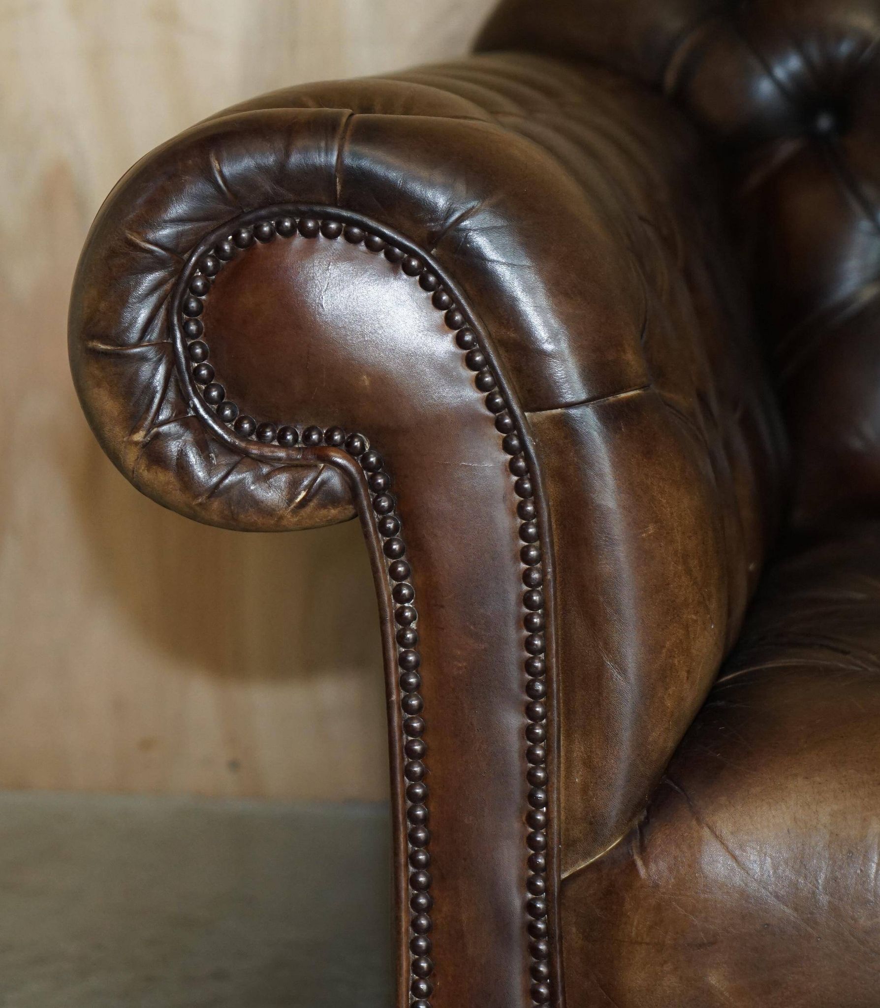 Vintage oversized Chesterfield canapé in hand-dyed leather.
