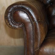 Vintage oversized Chesterfield canapé in hand-dyed leather.