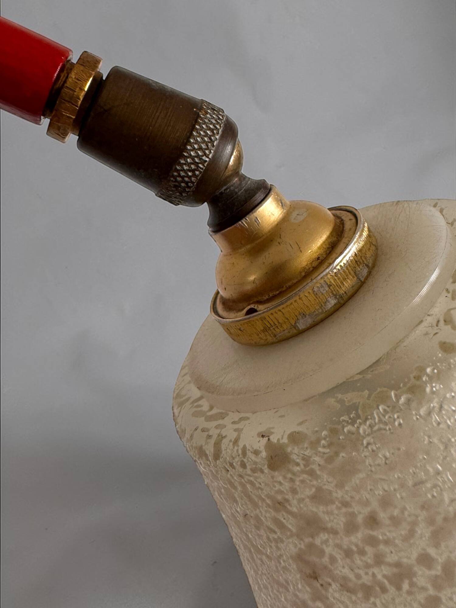 1950 red tripod floor lamp with plant holder | Opaline | Swan neck