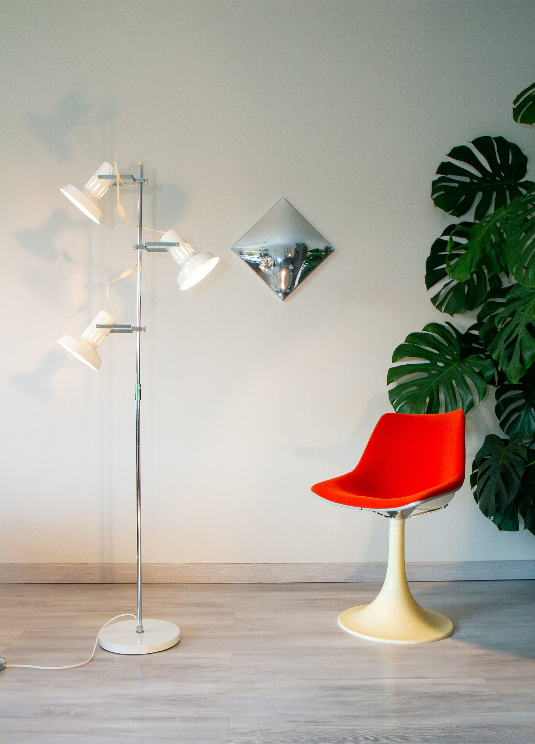 Floor lamp with 3 white adjustable spots, 1970-80