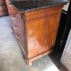 Commode ancienne avec plateau marbre noir