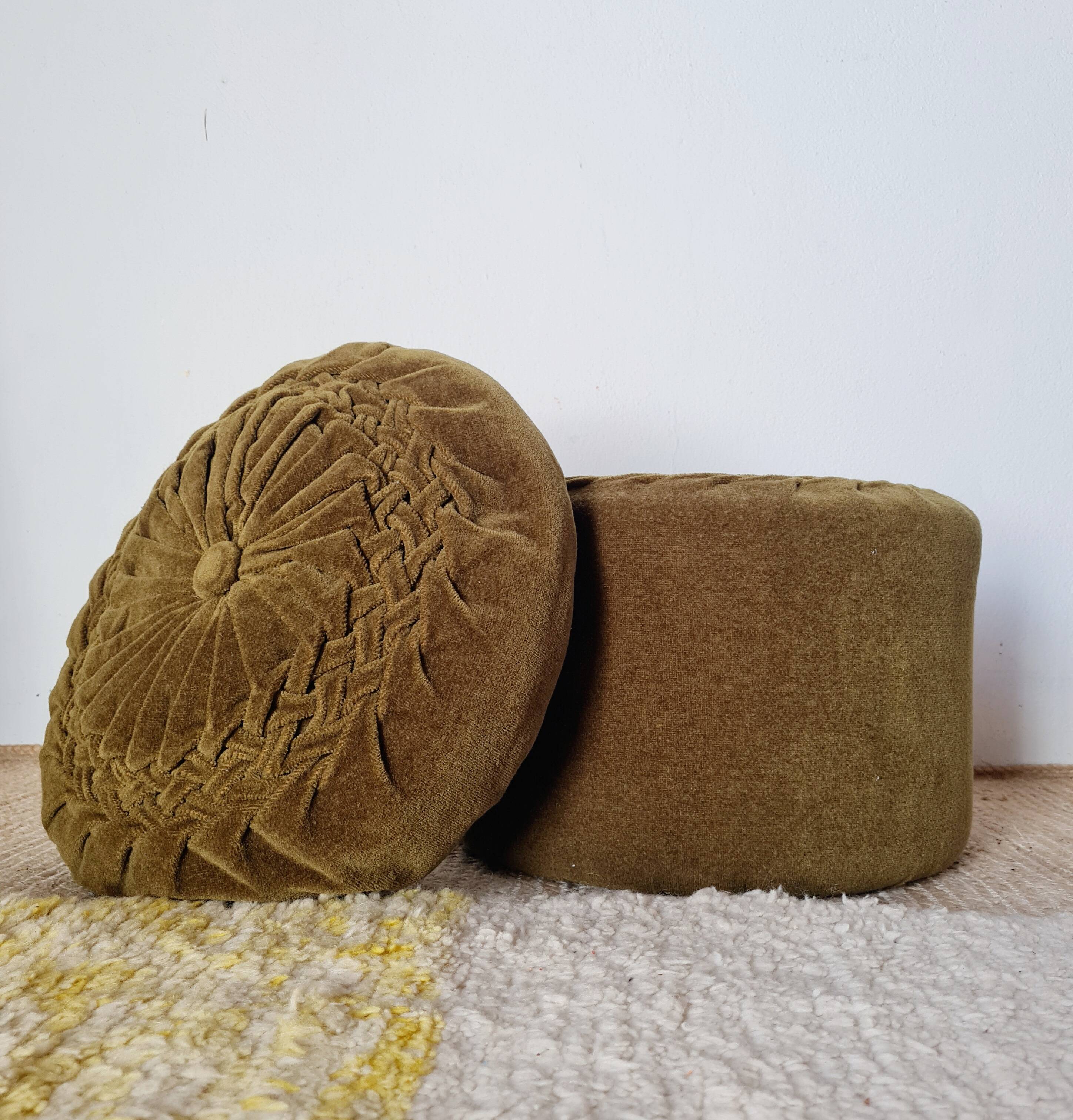 Duo pouf et coussin assorti velours vert olive
