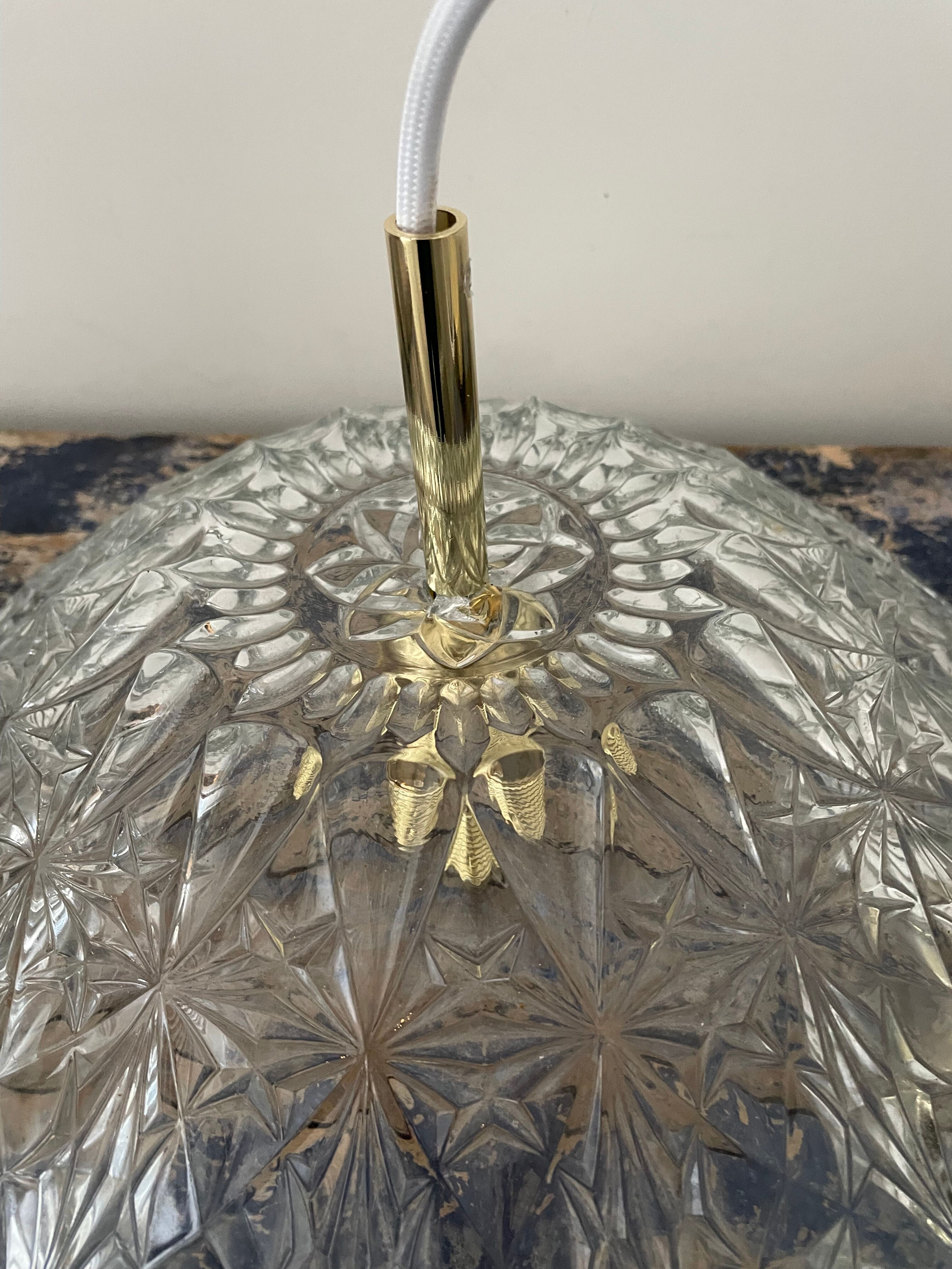 Vintage suspension in chiseled glass