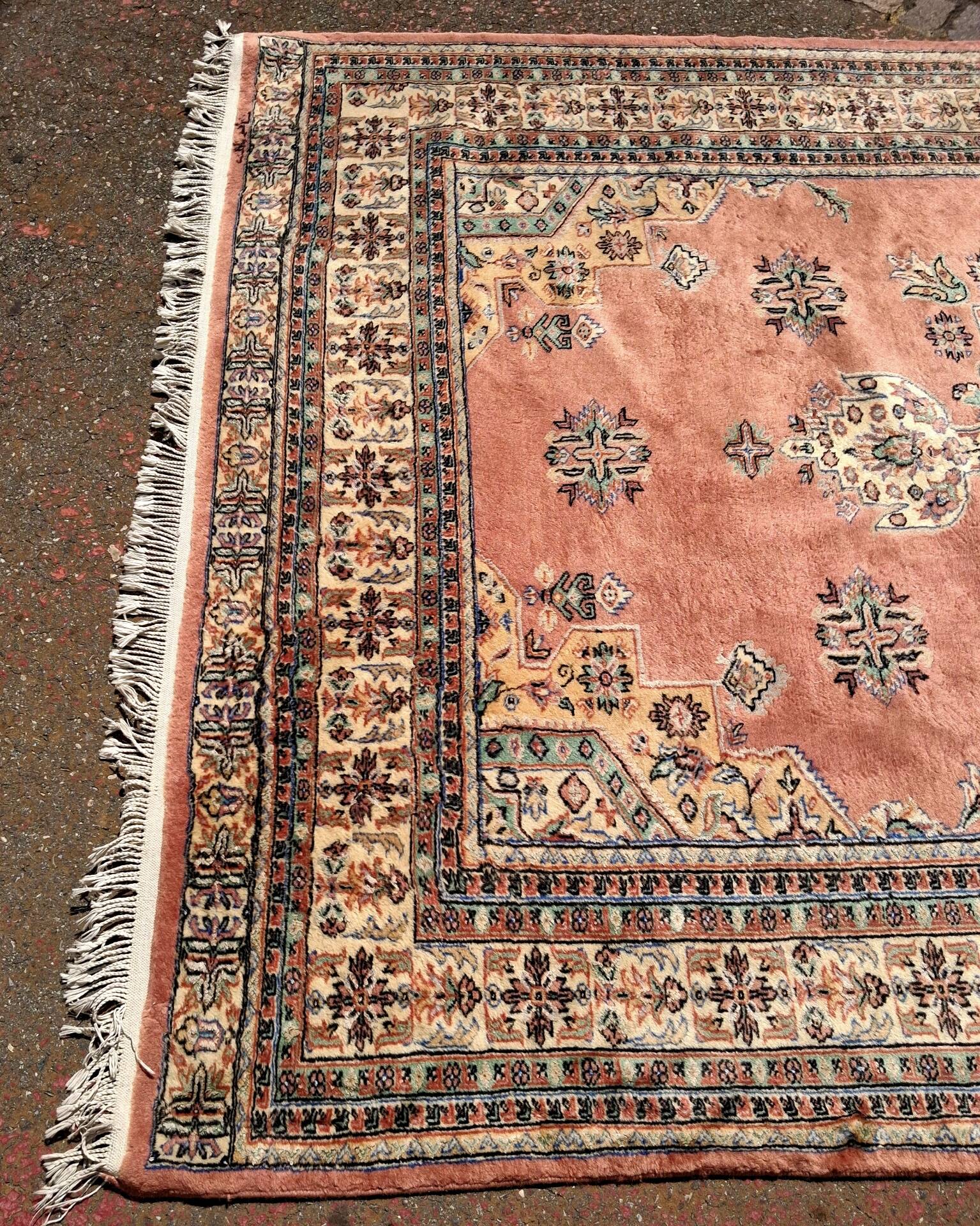 Tapis d'orient, grande taille 285 x 185 cm, signé