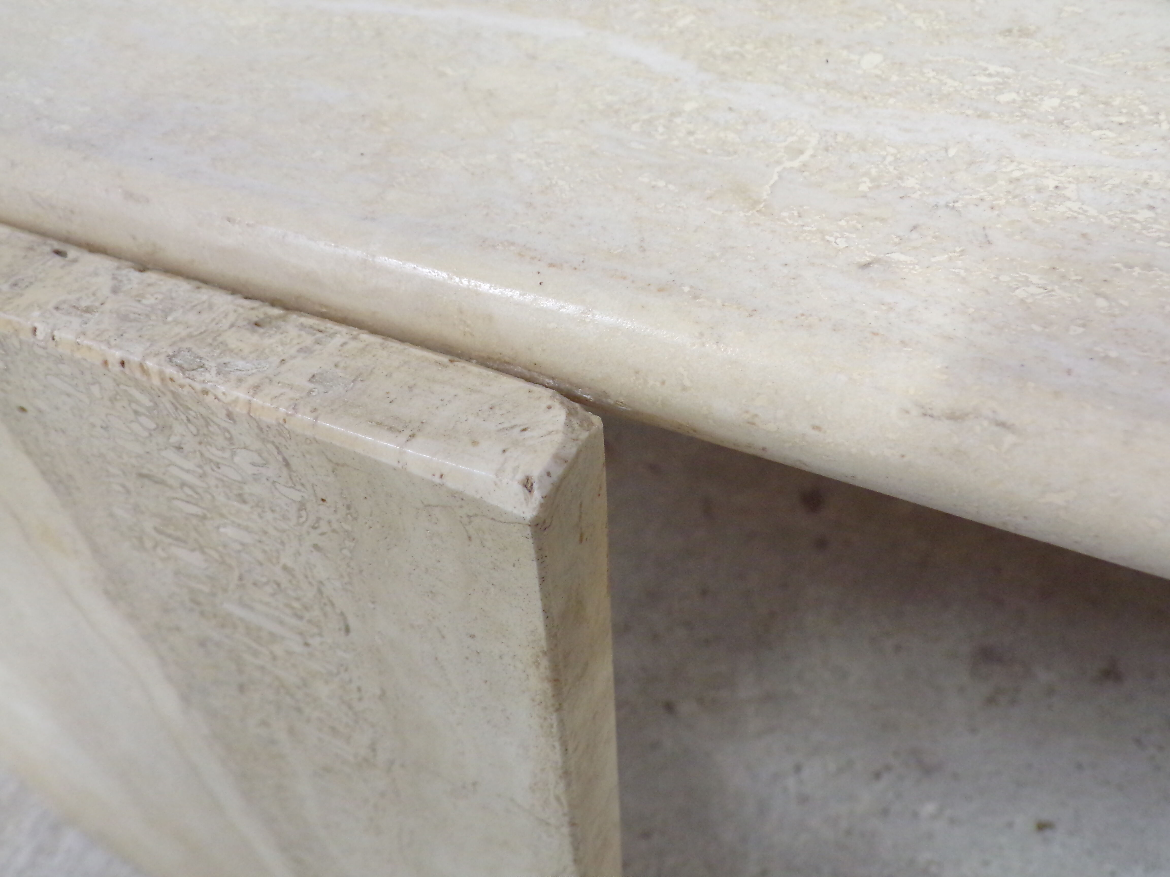 Table basse oeil en travertin 77X127 cm