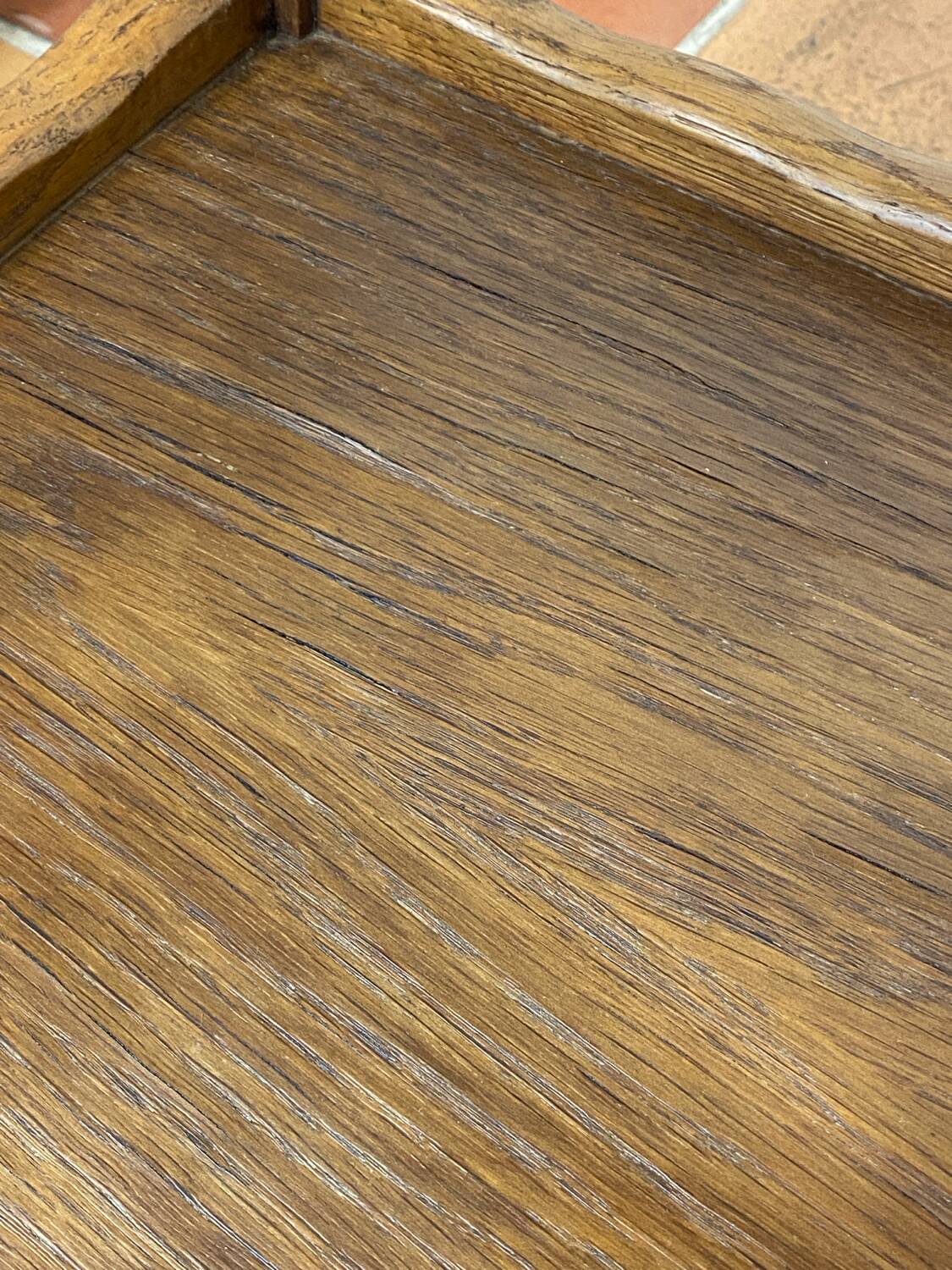 Desserte à roulettes en bois touné
