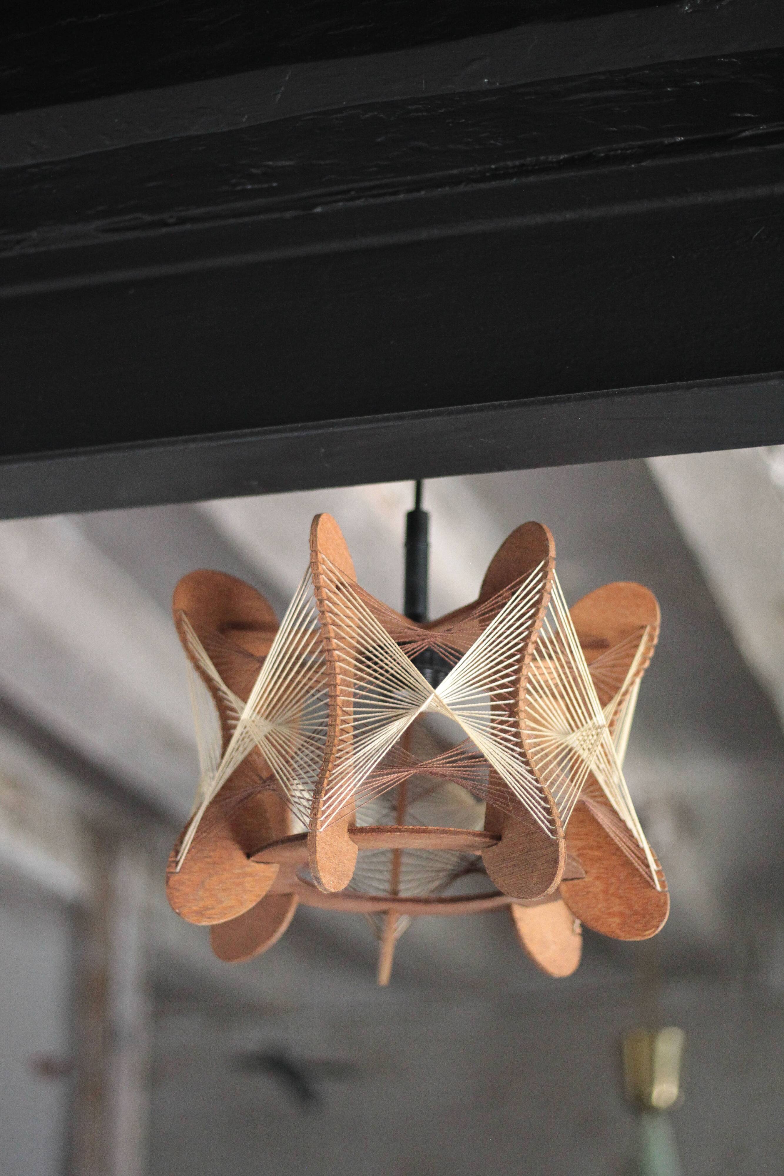 Suspension bois et fils tendus scandinave vintage, lustre, lampe de plafond