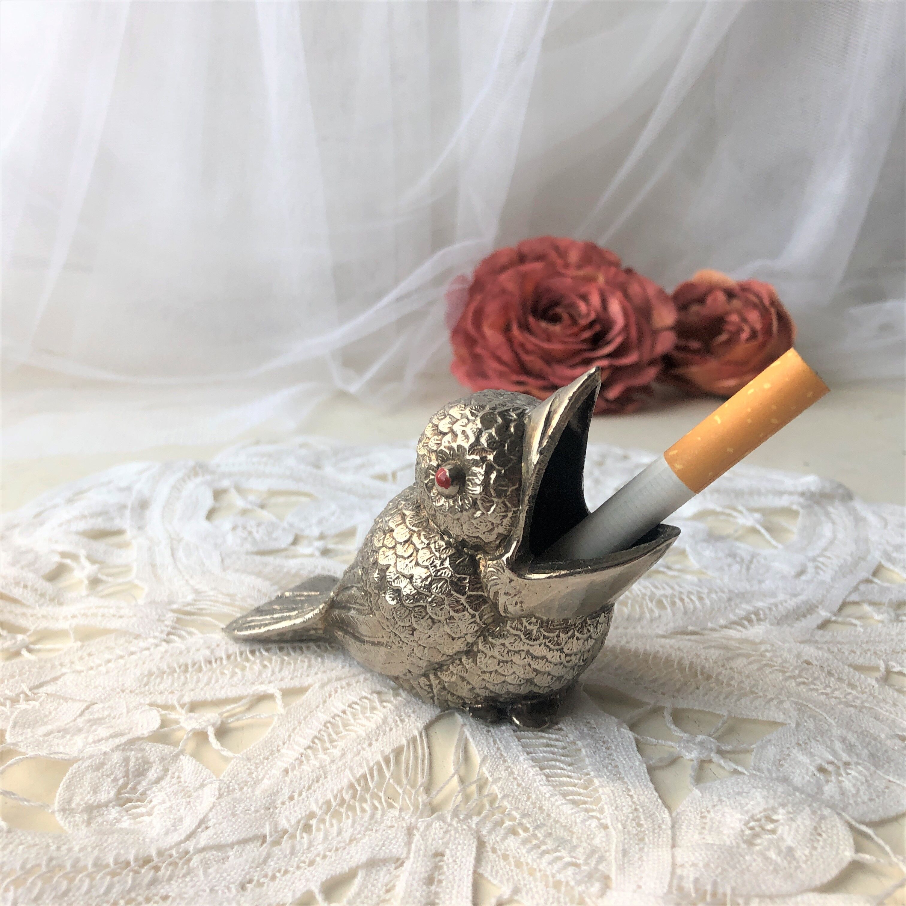 Figurine birds ashtray or pike holder