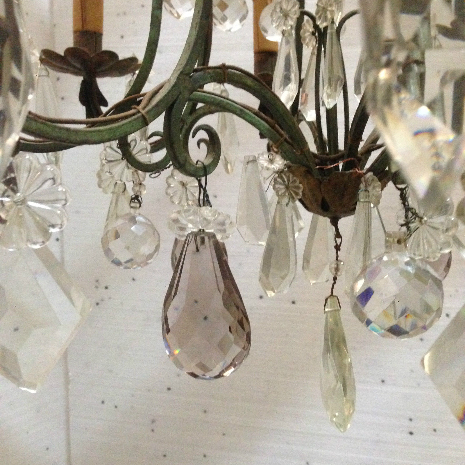 Chandelier Louis XV has tassels