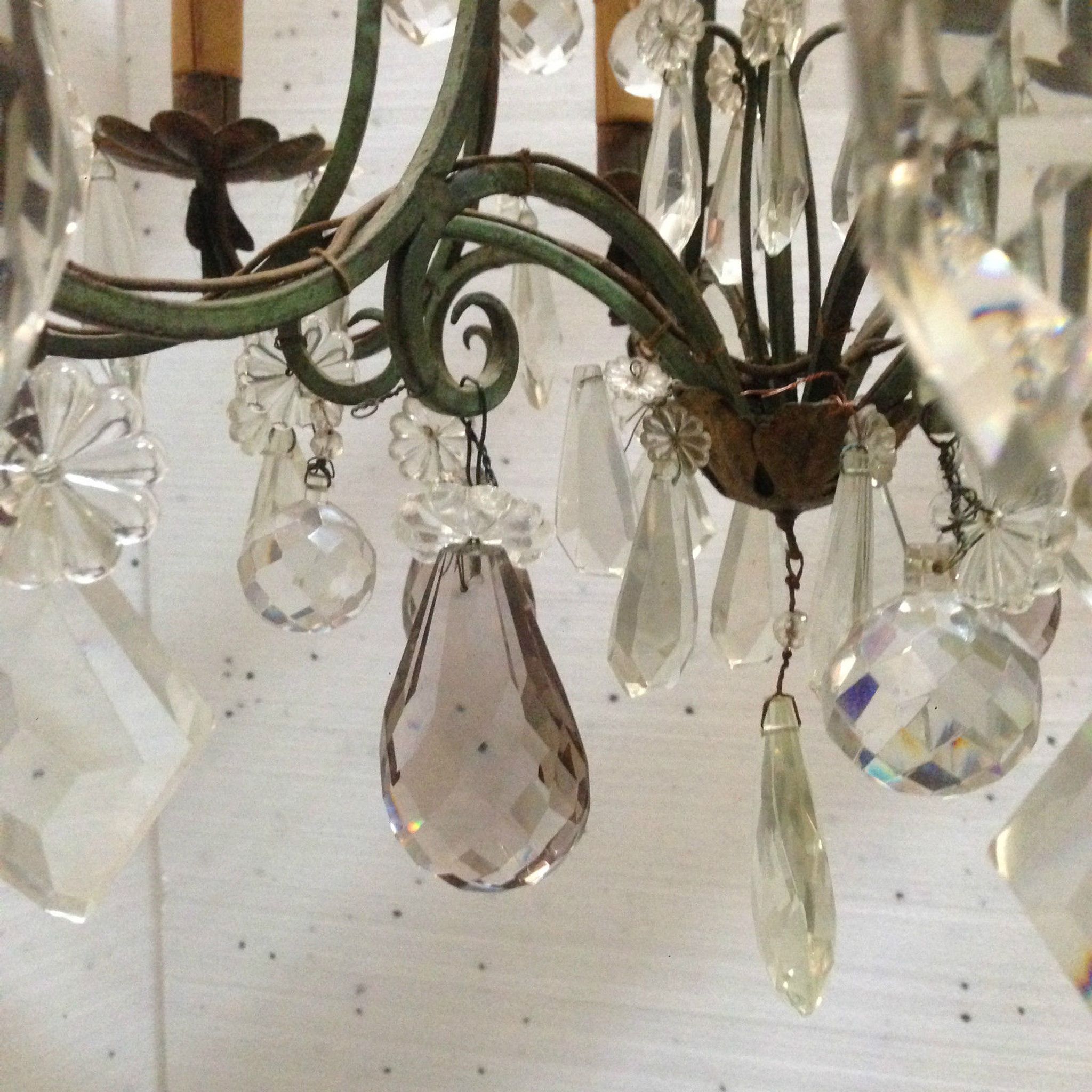 Chandelier Louis XV has tassels