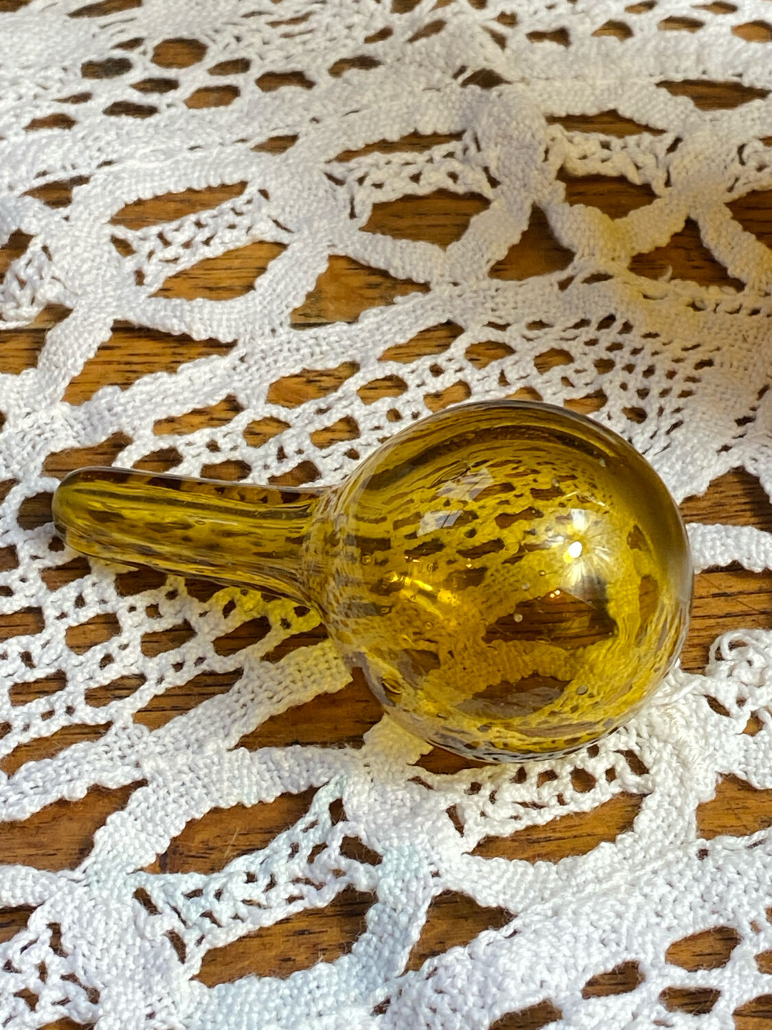 Blown glass oil dispenser with bubbles