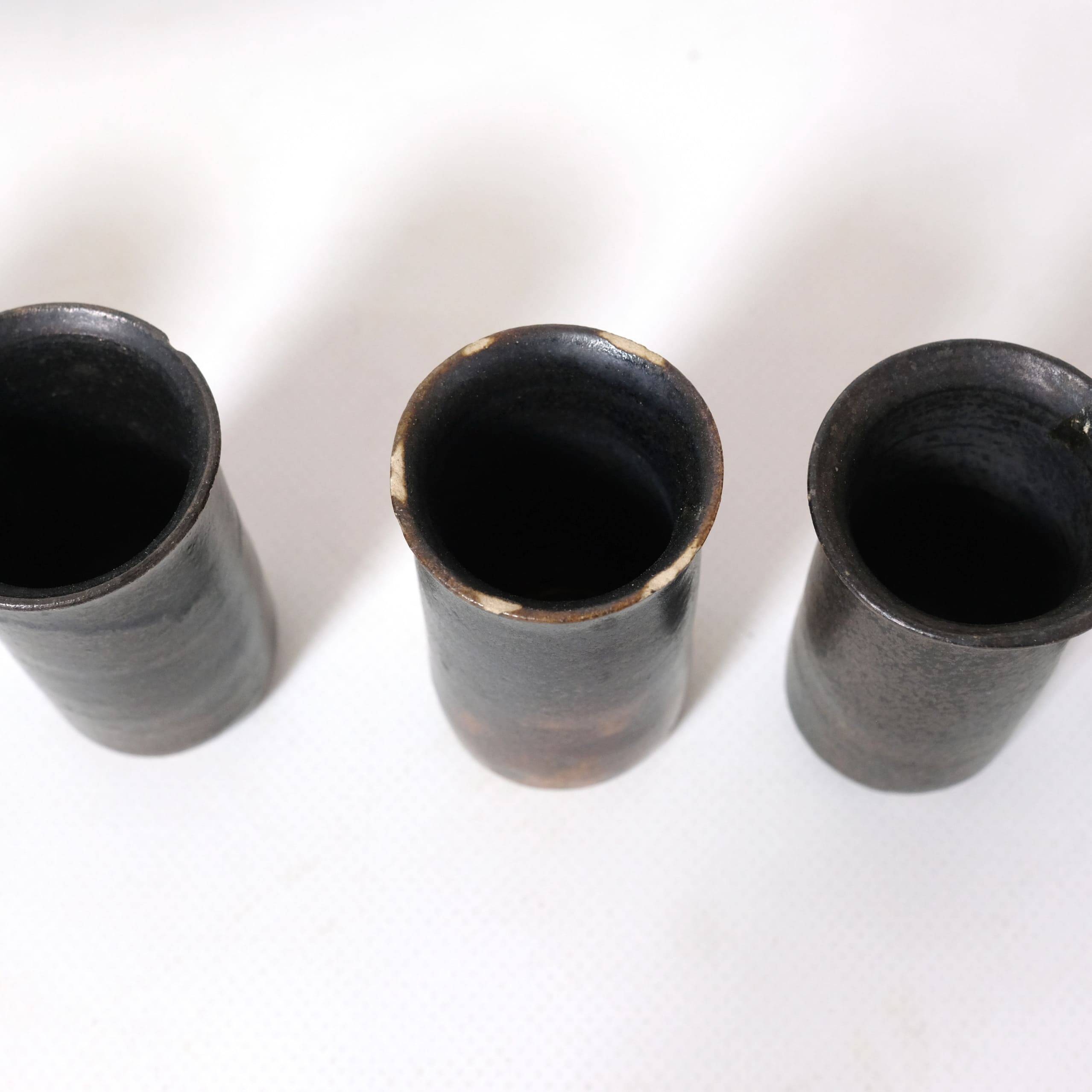 Stoneware plate and 6 goblets from Saint Amand en Puisaye.