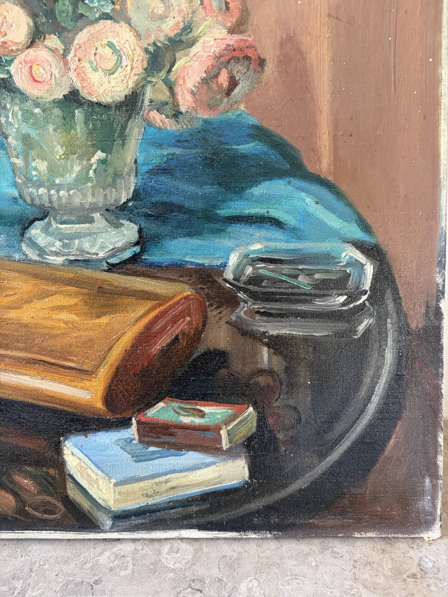 Still life, flowers and figurine, oil on canvas signed Dardaillon.