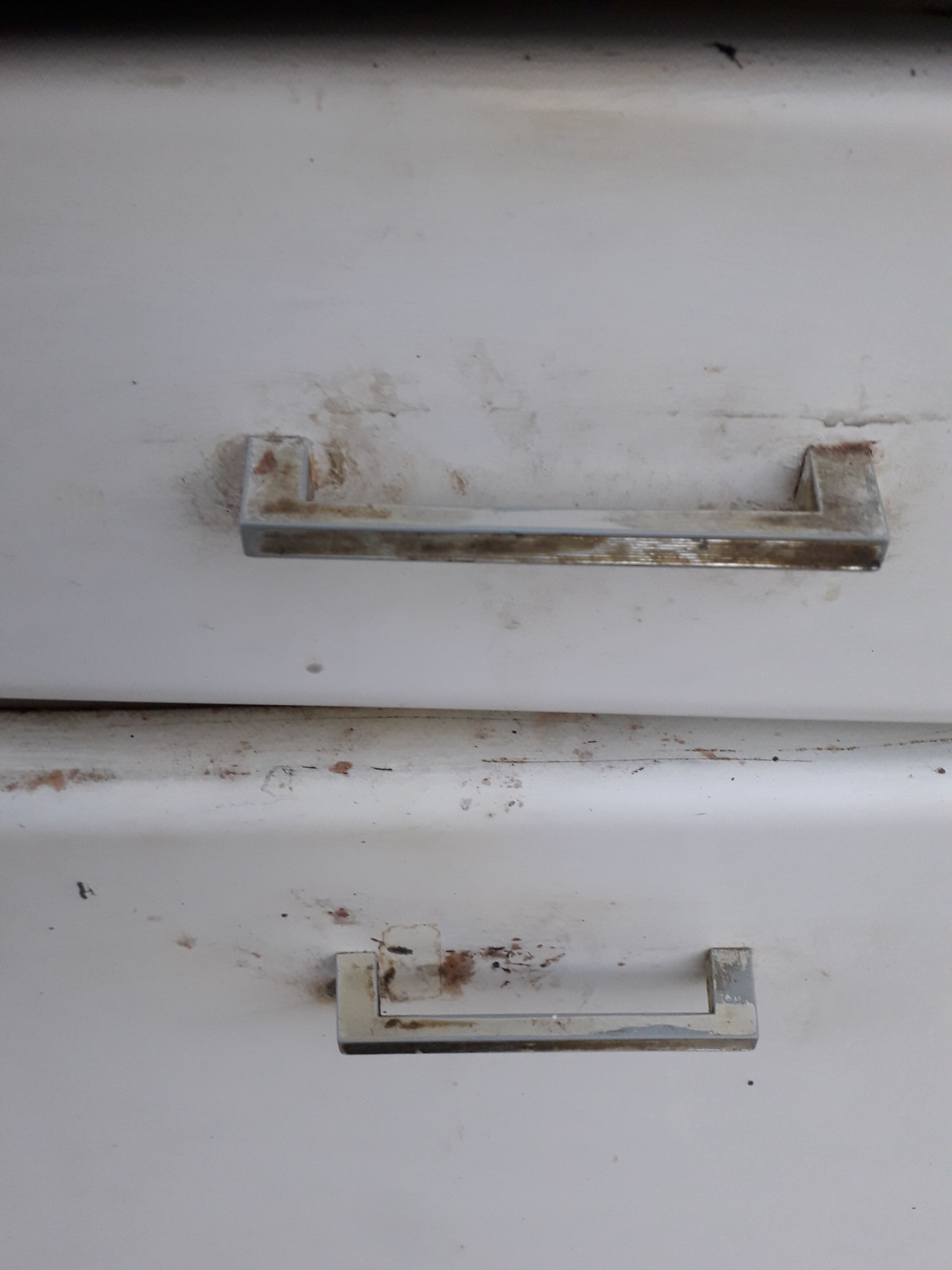 Small buffet 1 metal gate