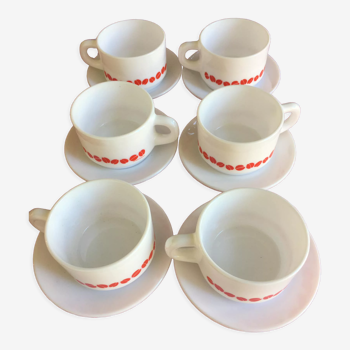 Ensemble de 6 tasses et leur soucoupe en Arcopal, motifs "grains de café rouge"