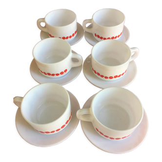 Ensemble de 6 tasses et leur soucoupe en Arcopal, motifs "grains de café rouge"