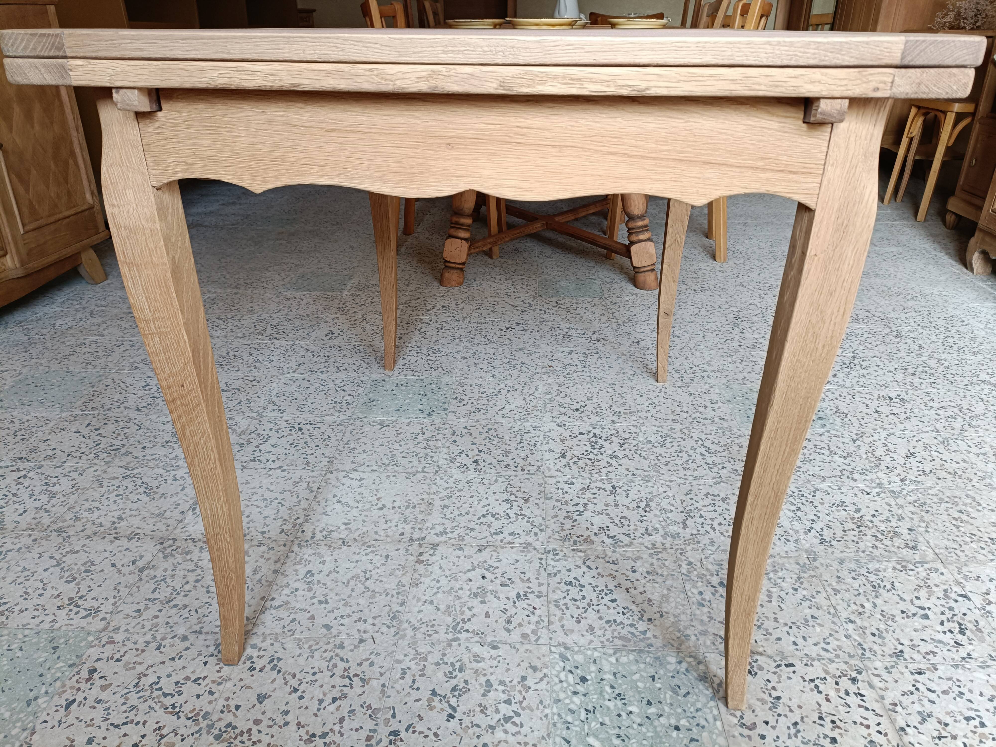 Table avec rallonges intégrées rénovée