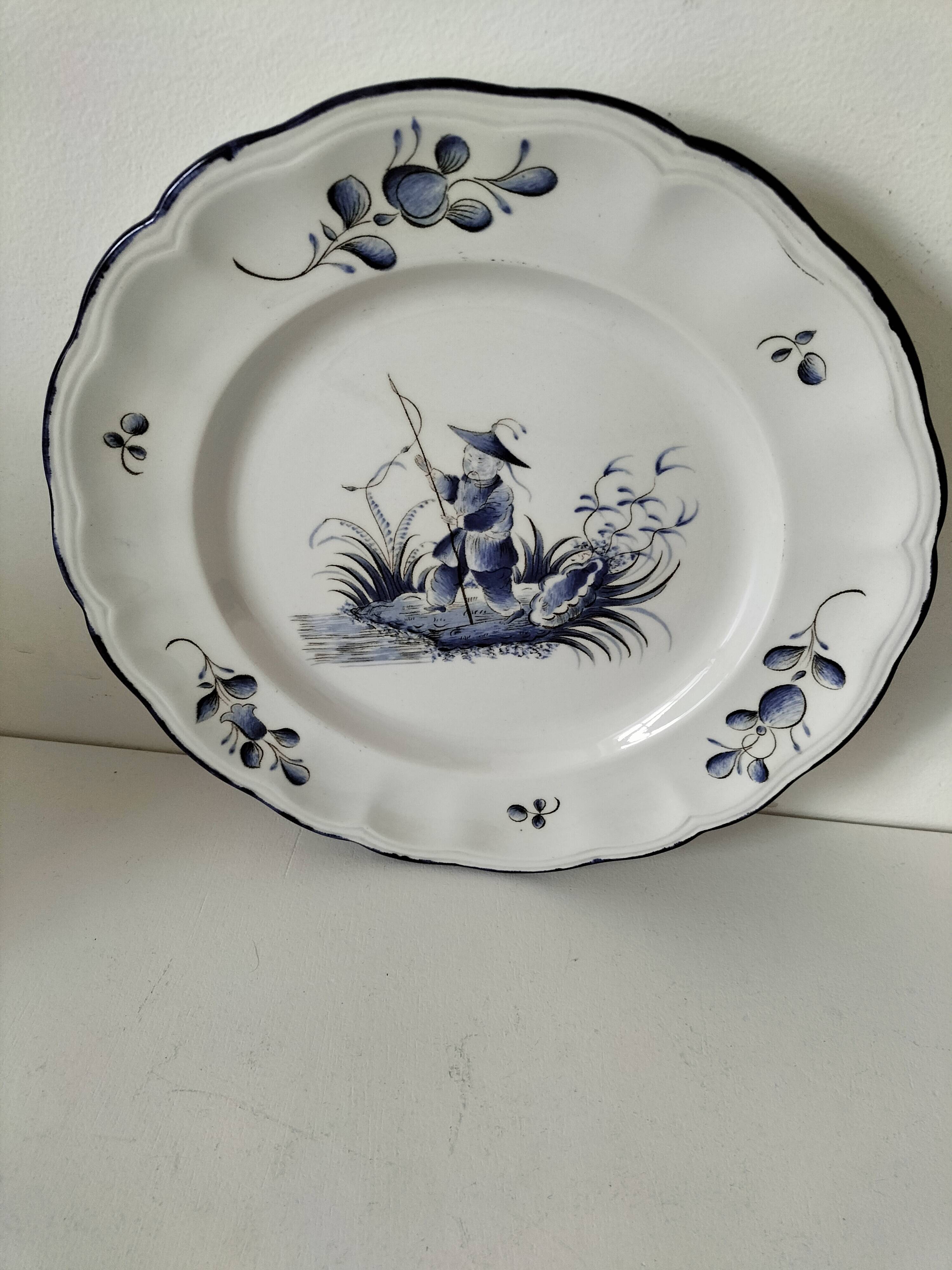 Assiette KG Lunéville décor pêcheur bleu