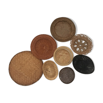 Wall composition of 8 baskets and wicker trays.