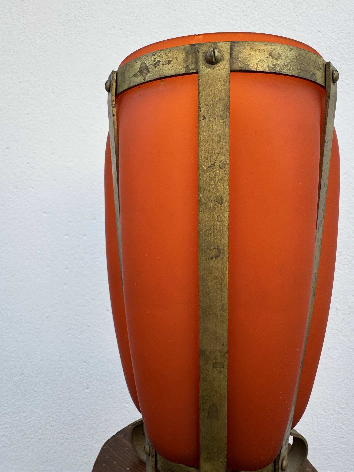 Vase à monture pâte de verre laiton années 60