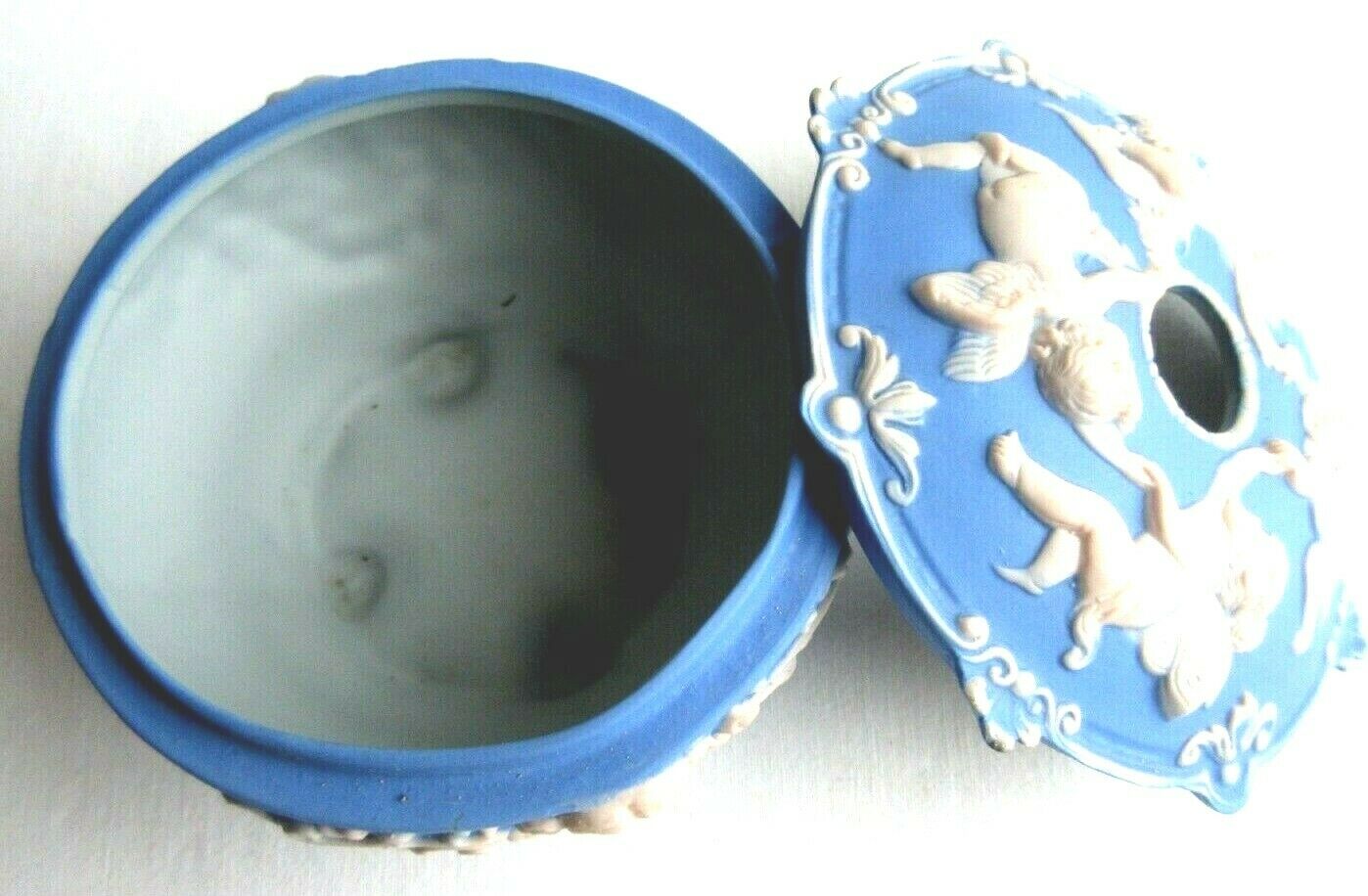 jewelry box or blue porcelain candy box with 4 angels