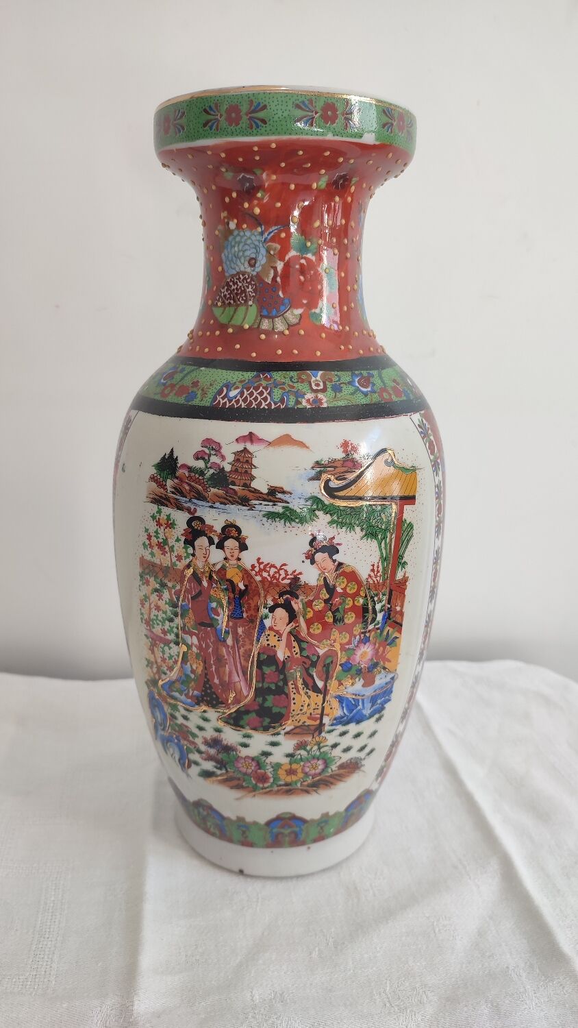 Chinese vase, Rose family style