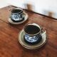 Paire de tasses en gré décor bleu