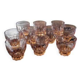 Lot de 10 verres saumon facettés — années 50–60
Lot de 10 verres saumo