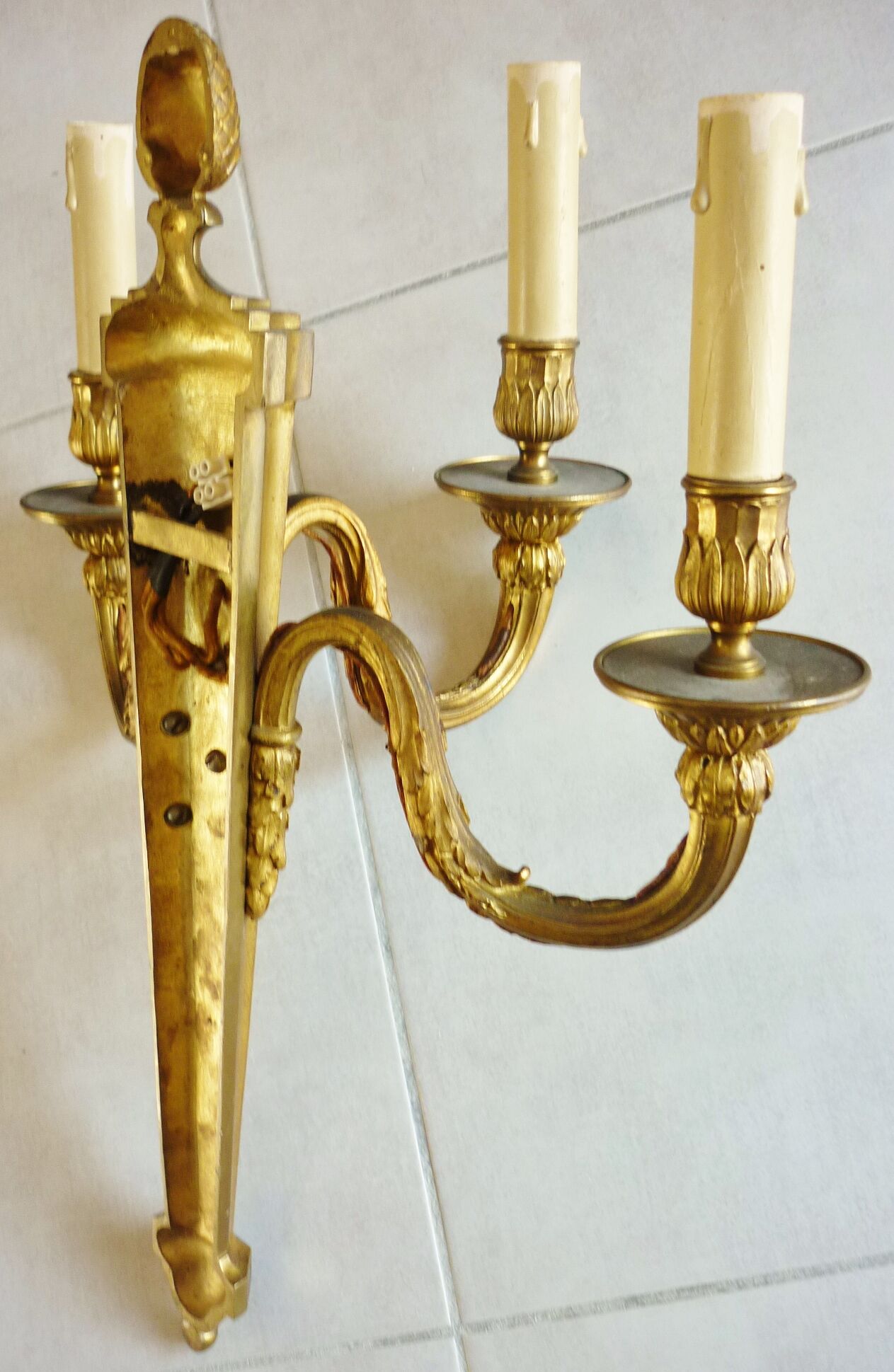 Huge wall lamp in gilded bronze Louis XVI style, three branches, late nineteenth