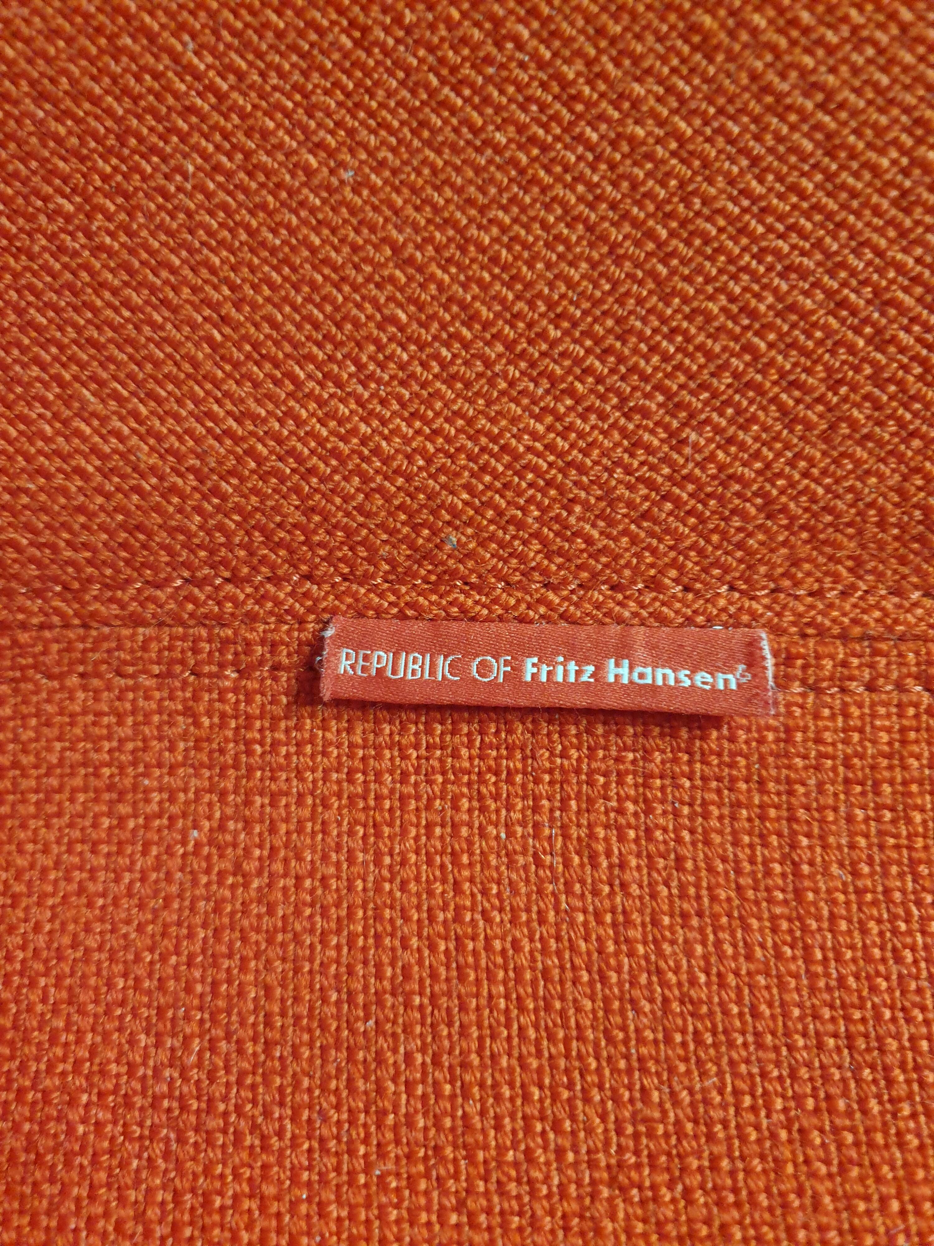 Scandinavian Egg Chair Arne Jacobsen for Fritz Hansen Mid-Century