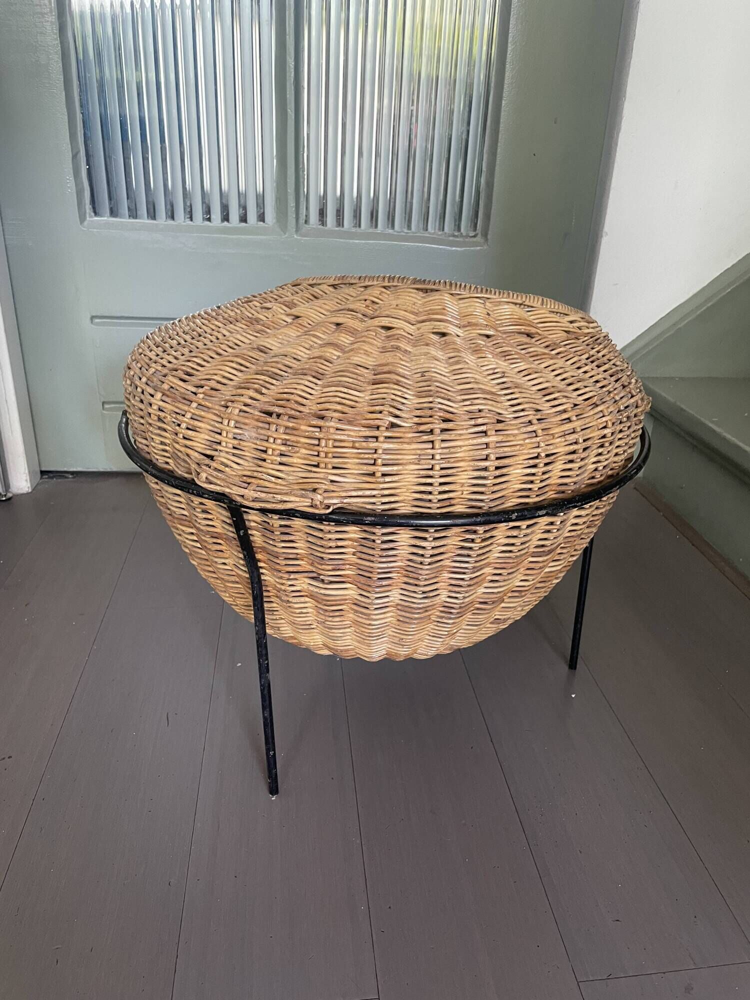 Panier à couture en rotin des années 1950