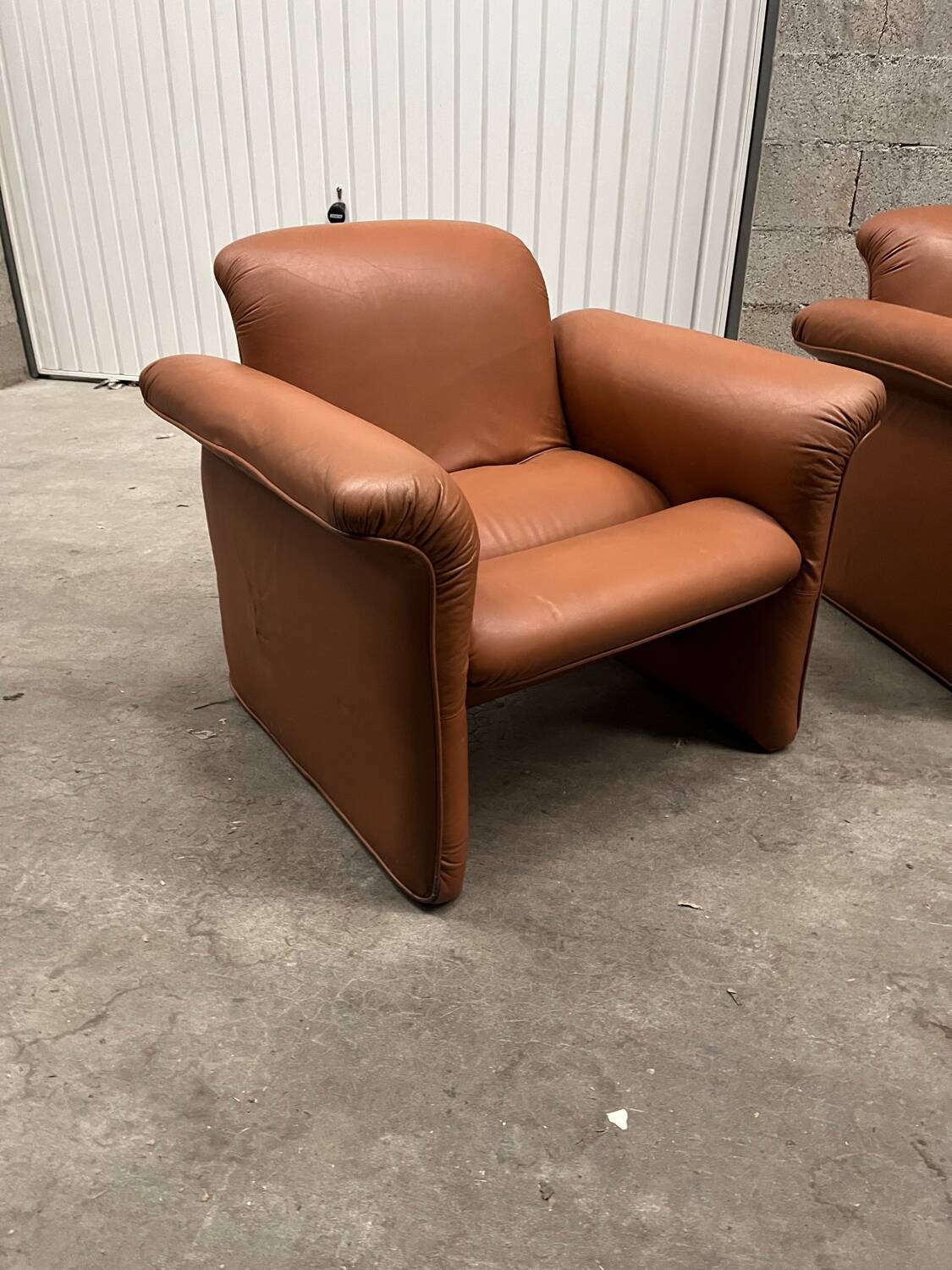 Paire fauteuils cuir design italien