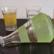 Ensemble de 4 verres granités de couleur avec sa carafe