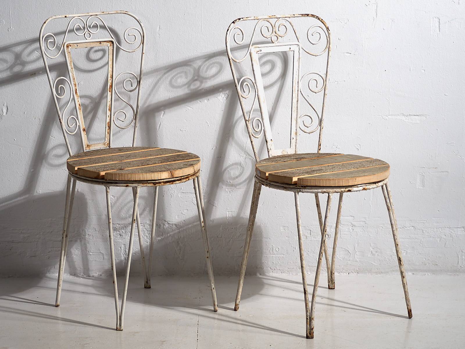 Antique white outdoor chairs (circa 1920). Set of 4 pieces