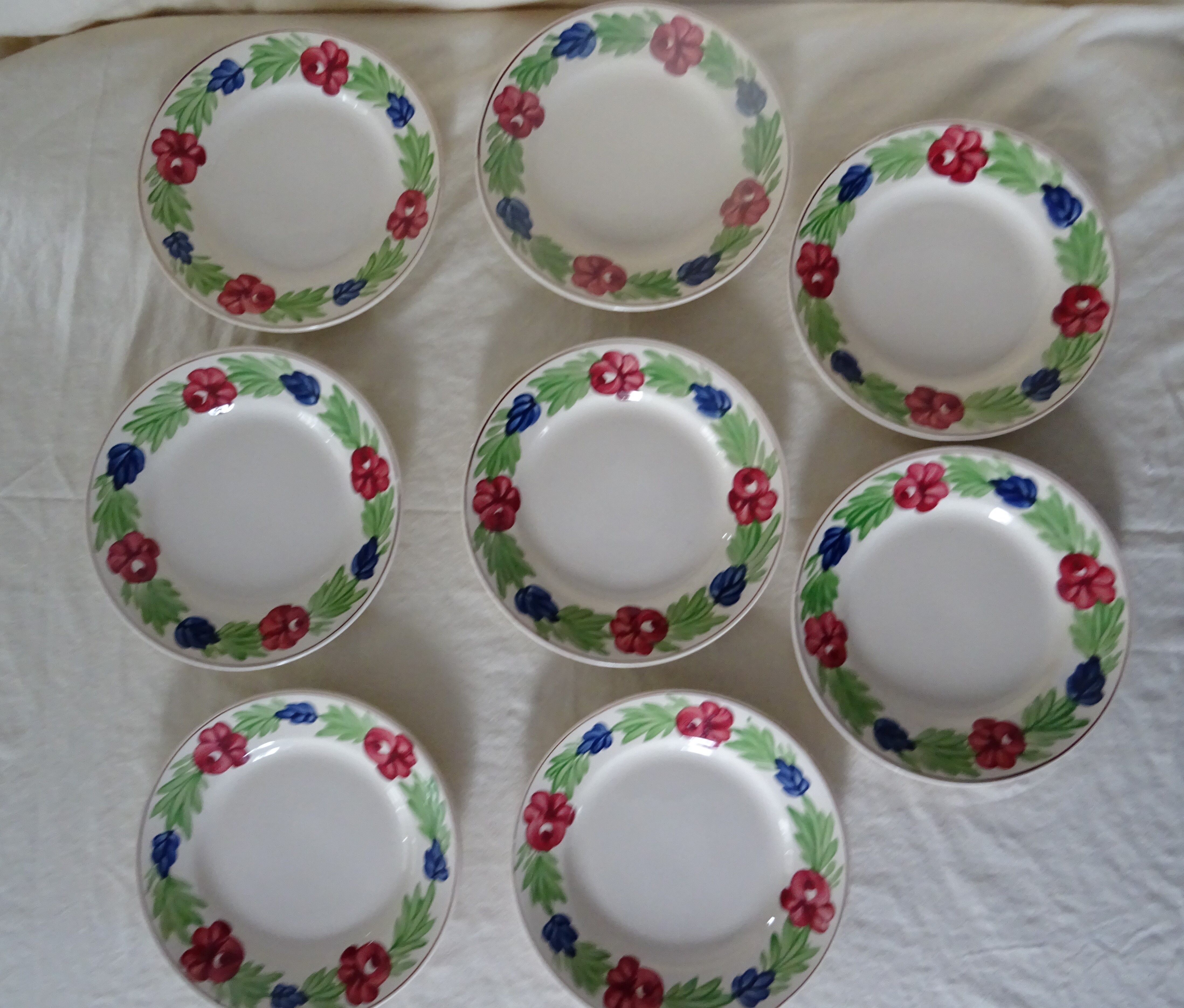 8 old flat plates faience Niderviller decoration flowers blue, red
