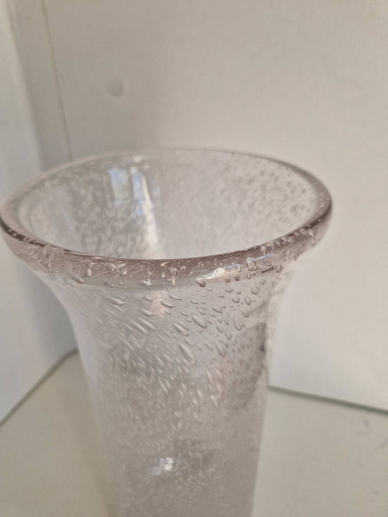 Grand vase en verre bullé style biot