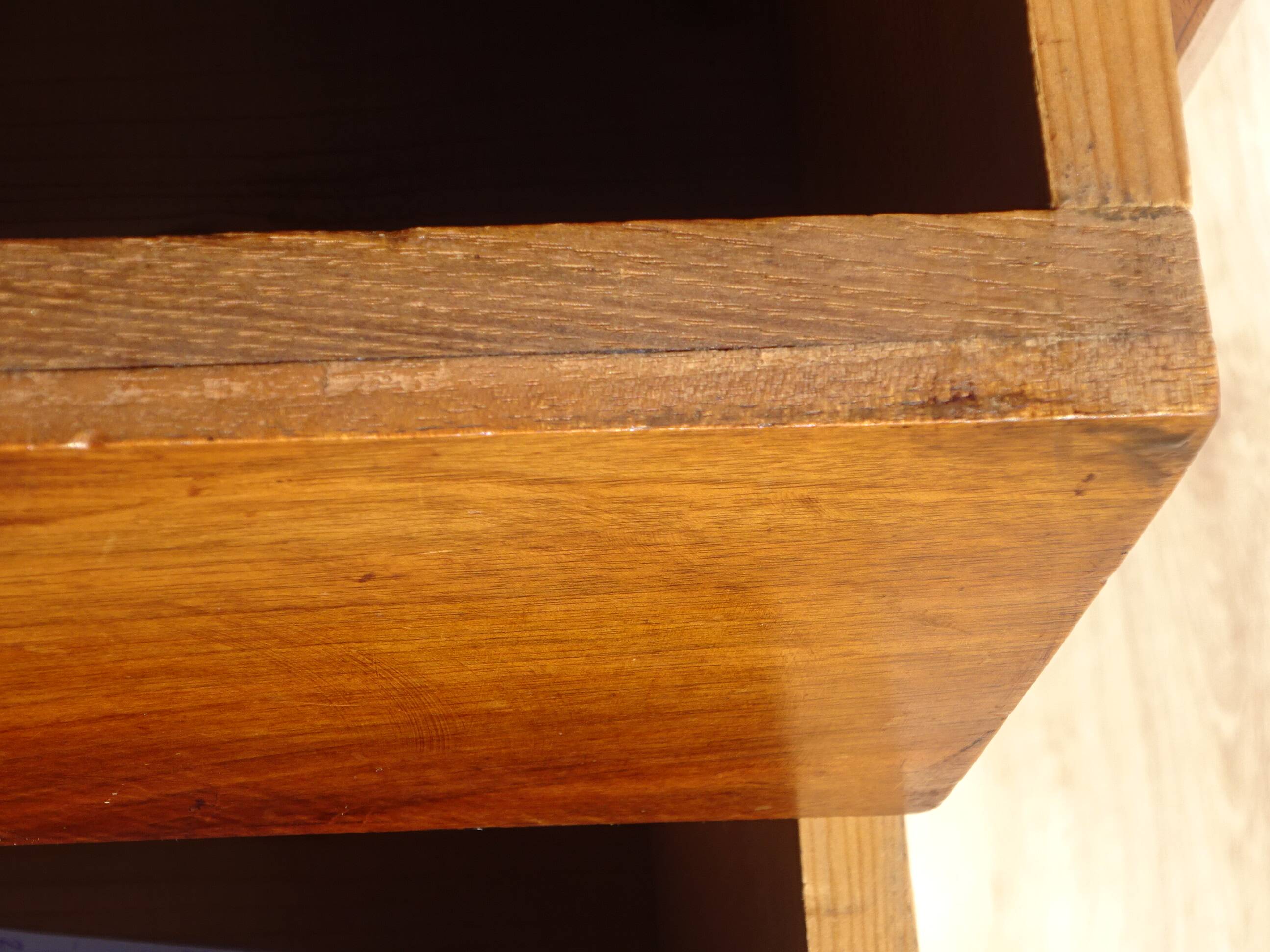 Commode en noyer de style et époque Louis Philippe