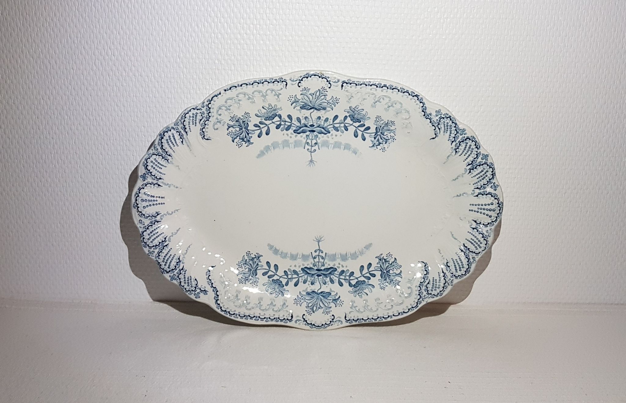 Oval dish of the earthenware factory of St amand Regency model, iron earth