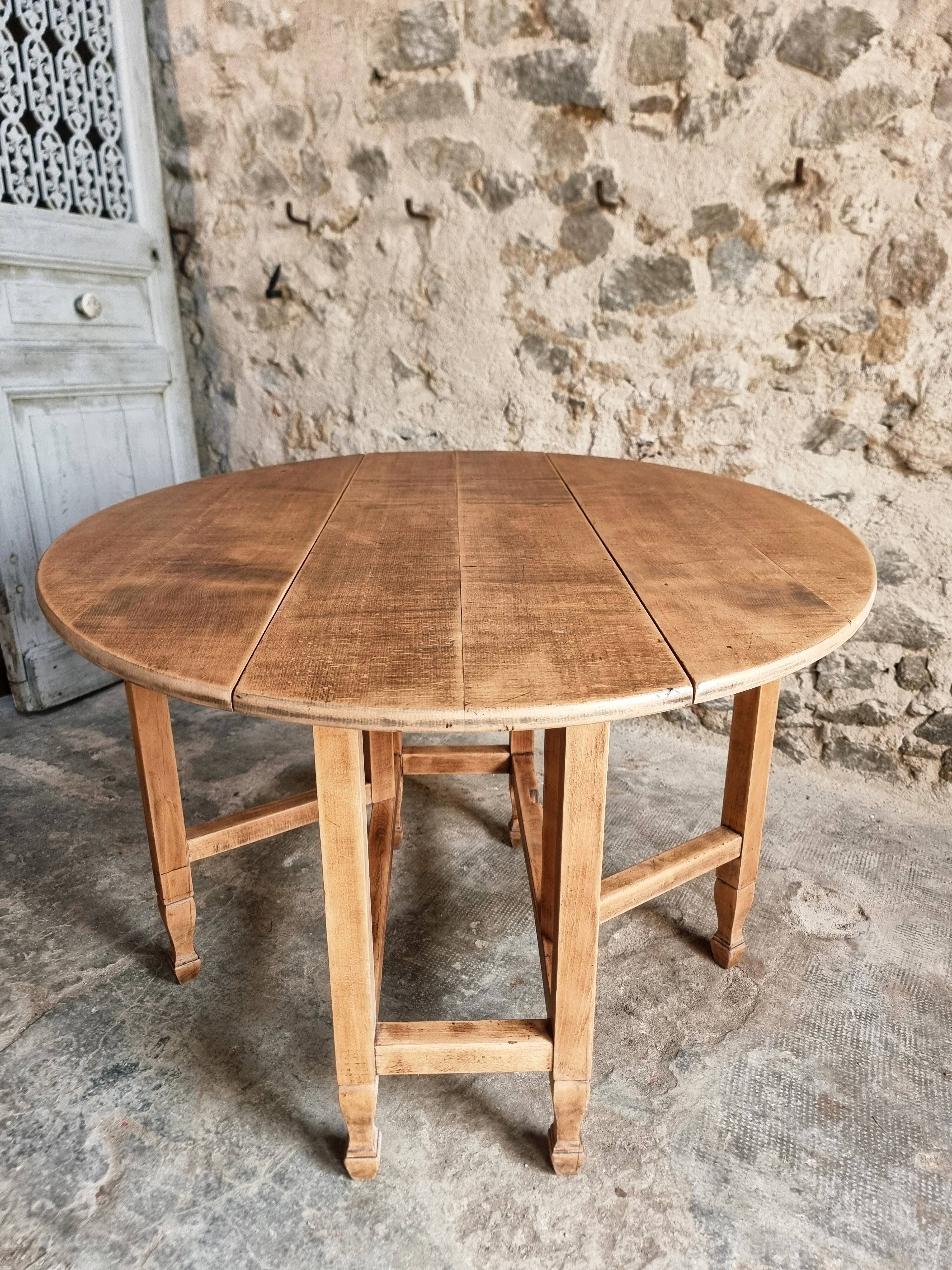 Vintage French drop-leaf table – Oval dining table, circa 1930–1950