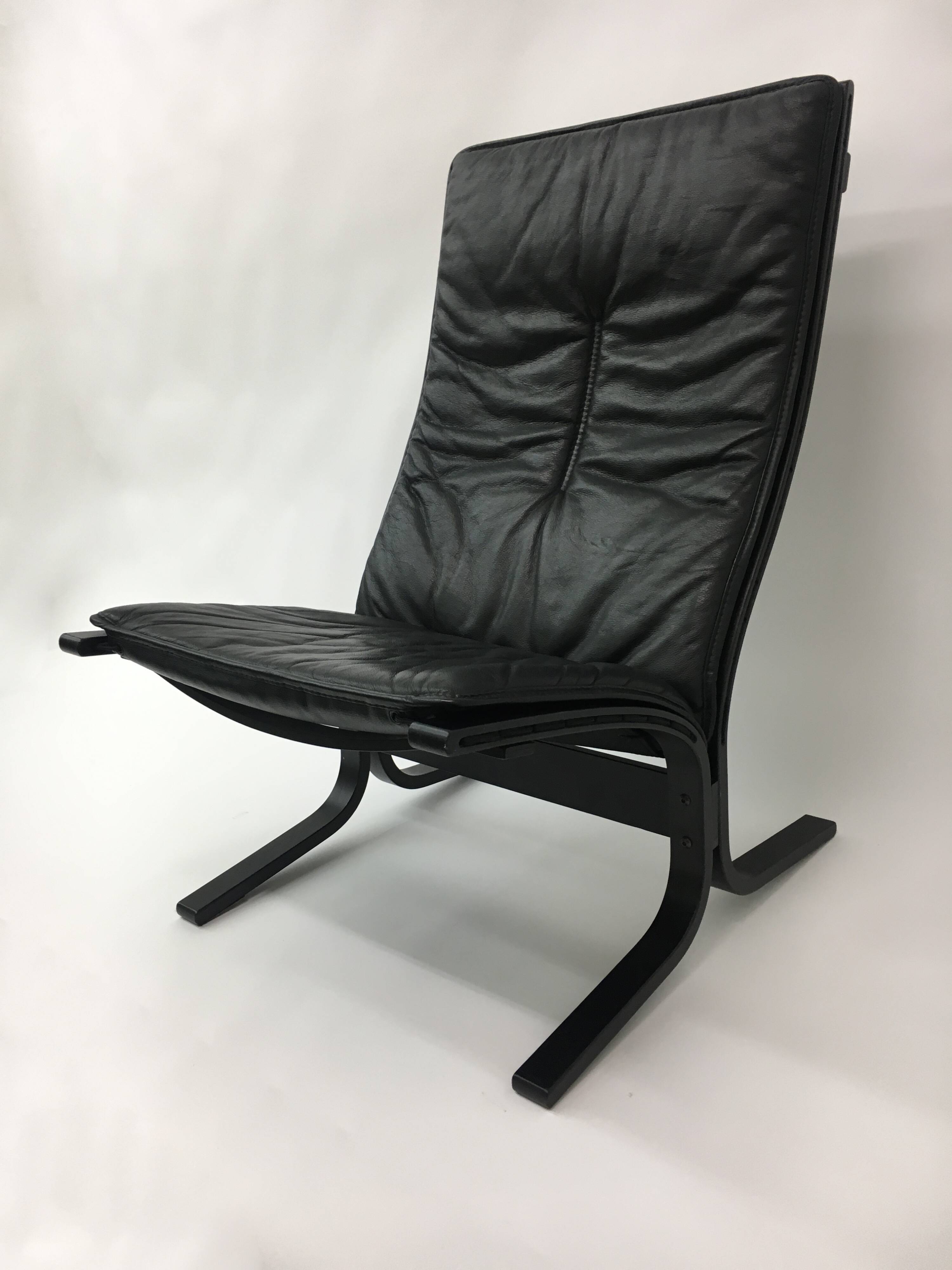 Mid-Century design black leather lounge chair by Ingmar Relling for Westnof