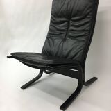 Mid-Century design black leather lounge chair by Ingmar Relling for Westnof