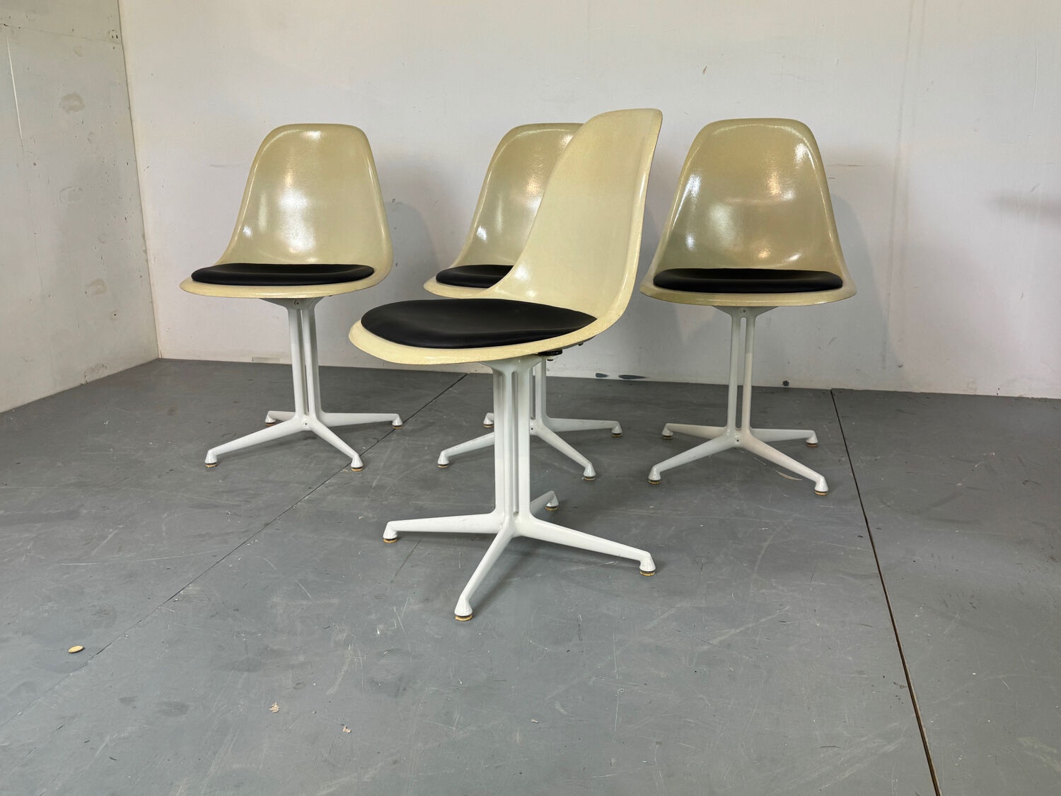4 La Fonda fiberglass steel dining Chairs by Eames for Herman Miller