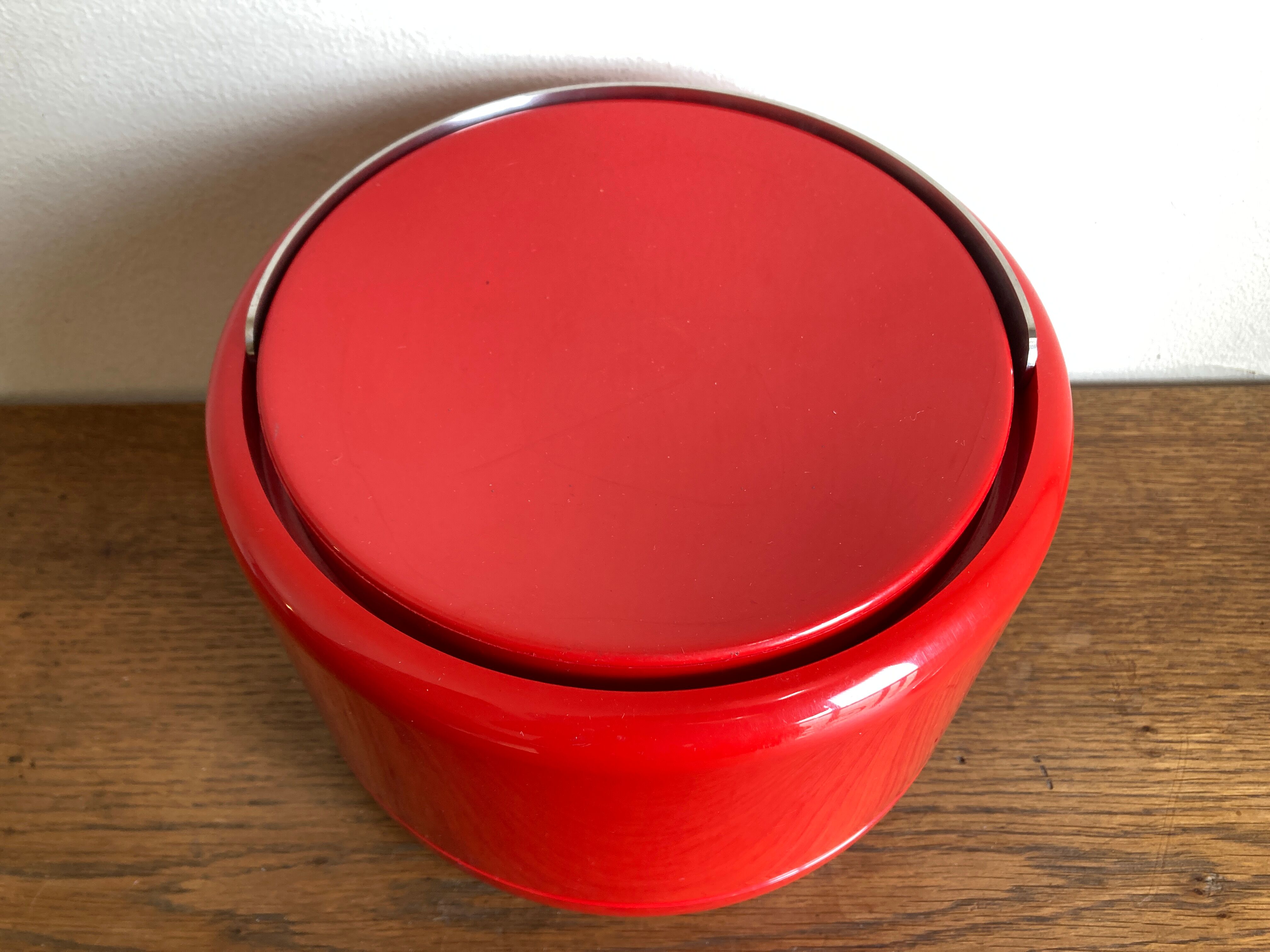 Stelton Denmark ice bucket in red ABS, Space Age pop 1960.