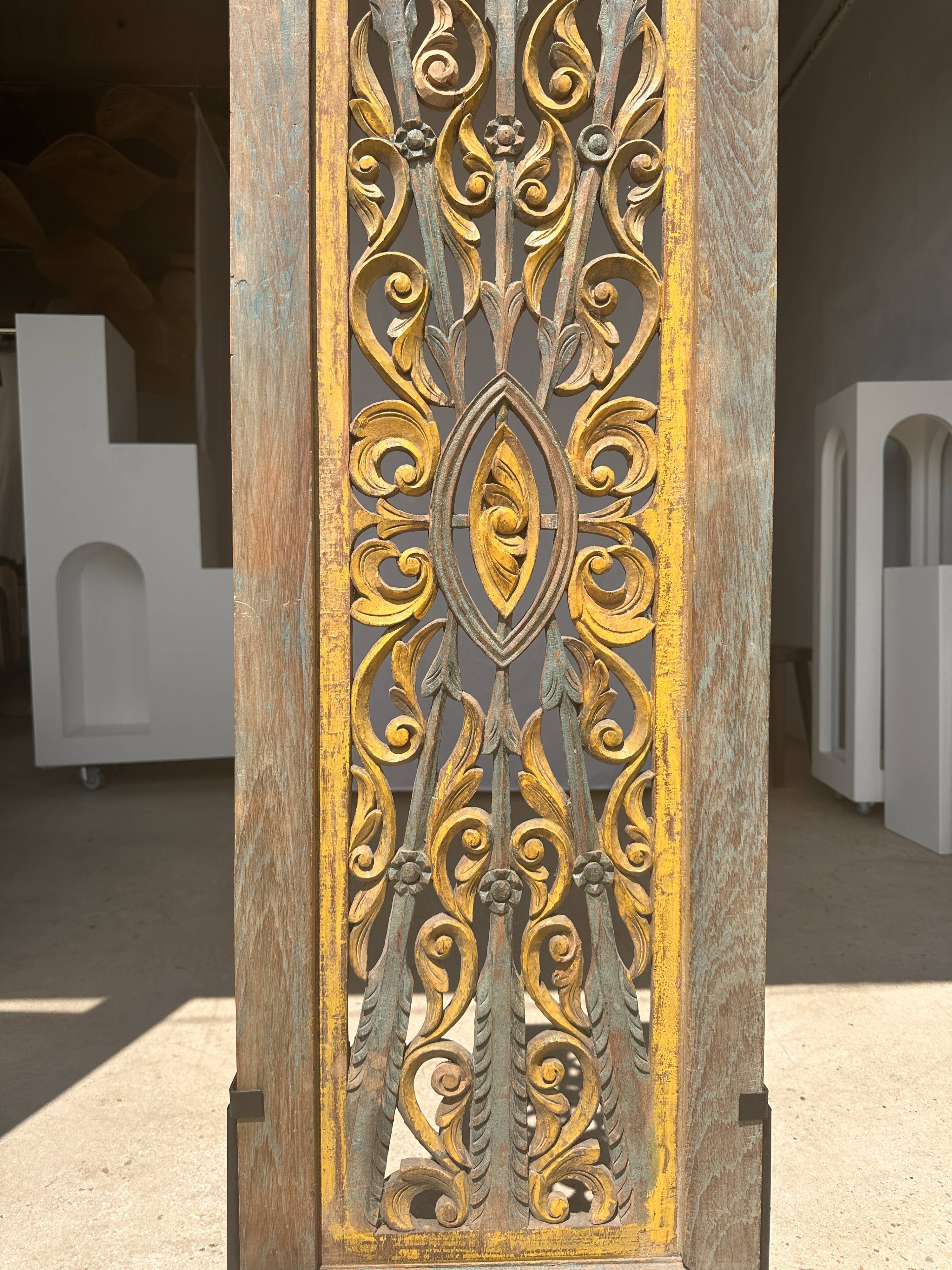 Rectangular Indonesian construction element with blue and yellow plant in carved wood