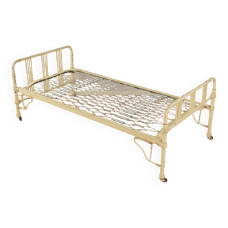 1920s bed