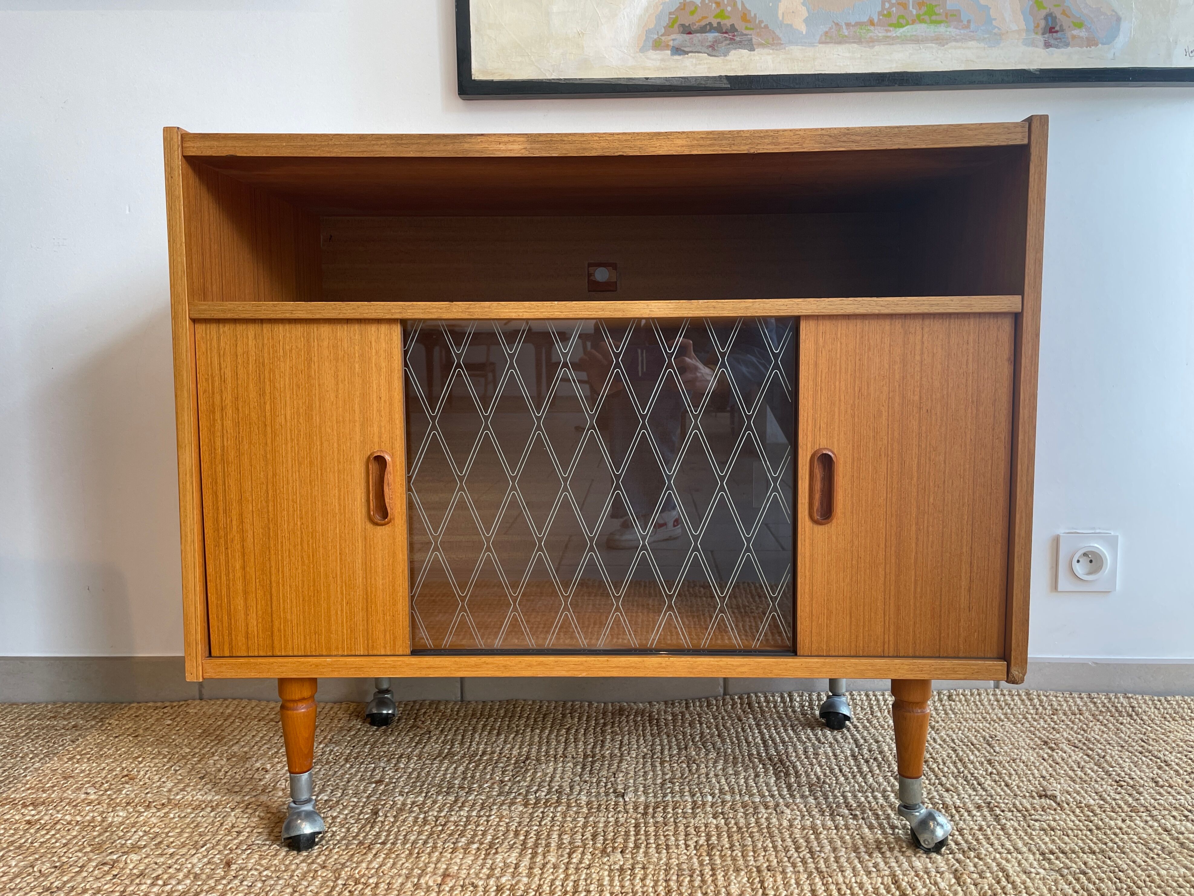 Meuble bar vintage sur roulettes